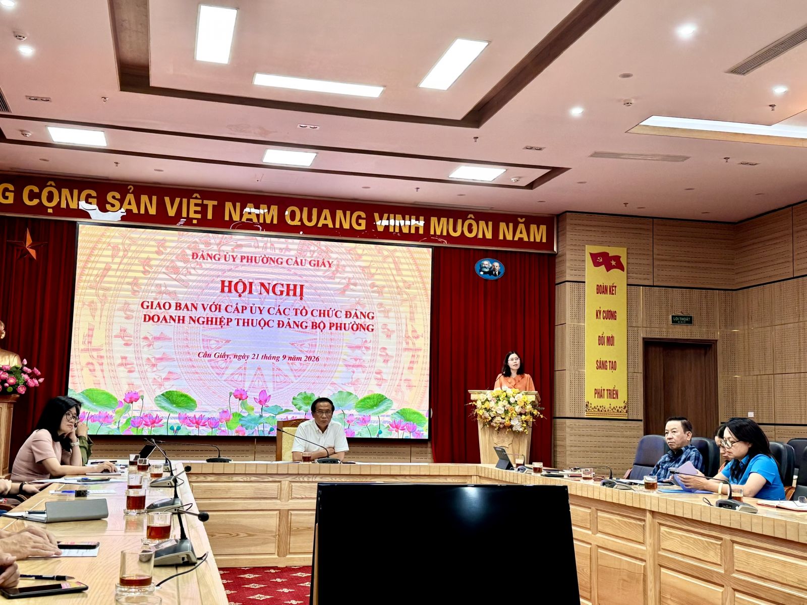 ĐẢNG ỦY PHƯỜNG CẦU GIẤY GIAO BAN VỚI CẤP ỦY CÁC TỔ CHỨC ĐẢNG DOANH NGHIỆP