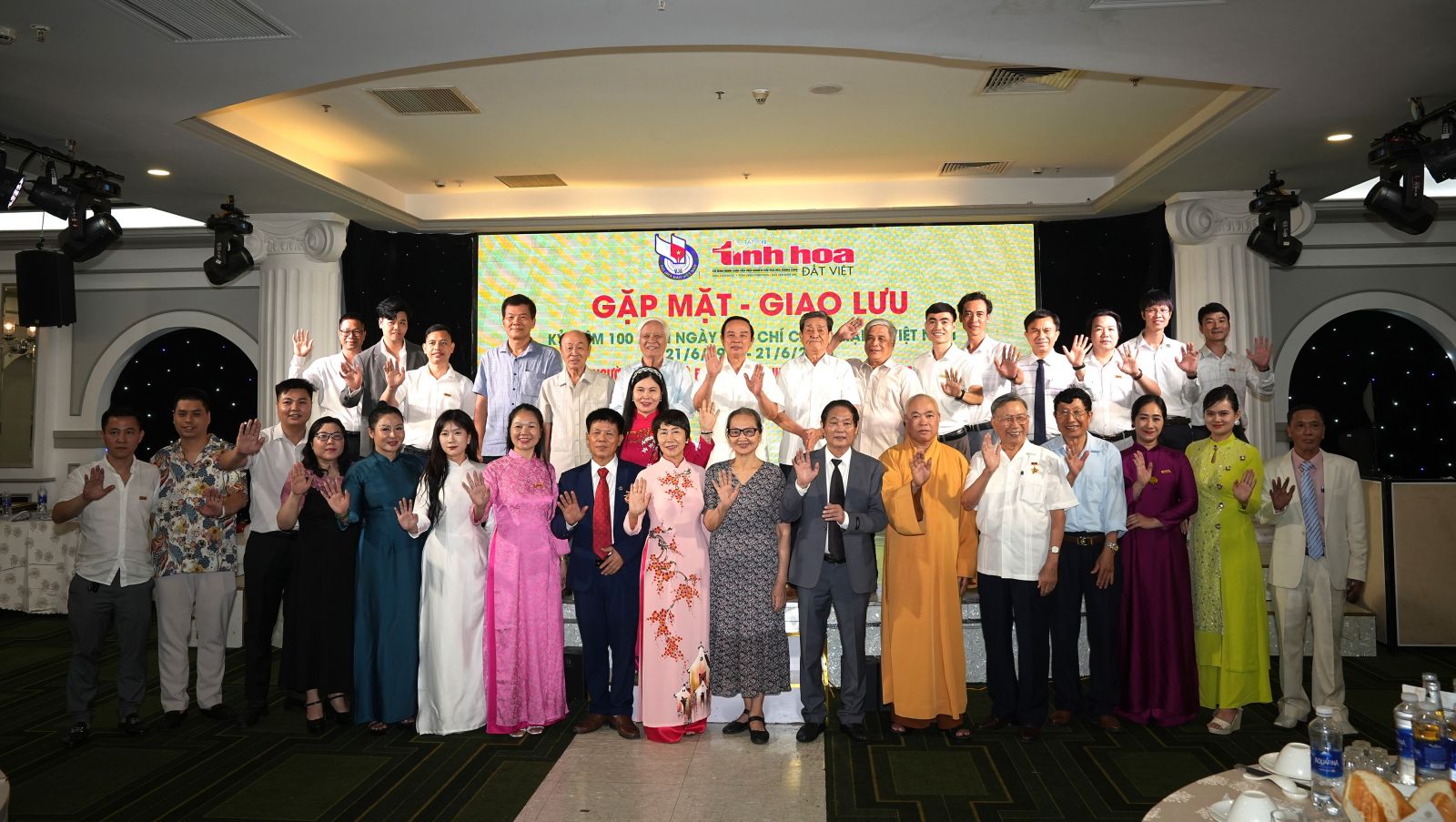  Tạp chí Tinh hoa Đất Việt: Tôn vinh nhà báo, tri ân người đồng hành