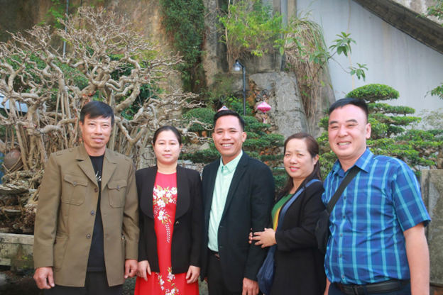  HƯƠNG SẮC VIỆT - NƠI THỂ HIỆN NIỀM ĐAM MÊ CÂY CẢNH, ĐIỂM HẸN CỦA NHỮNG TÂM HỒN YÊU NGHỆ THUẬT BONSAI.