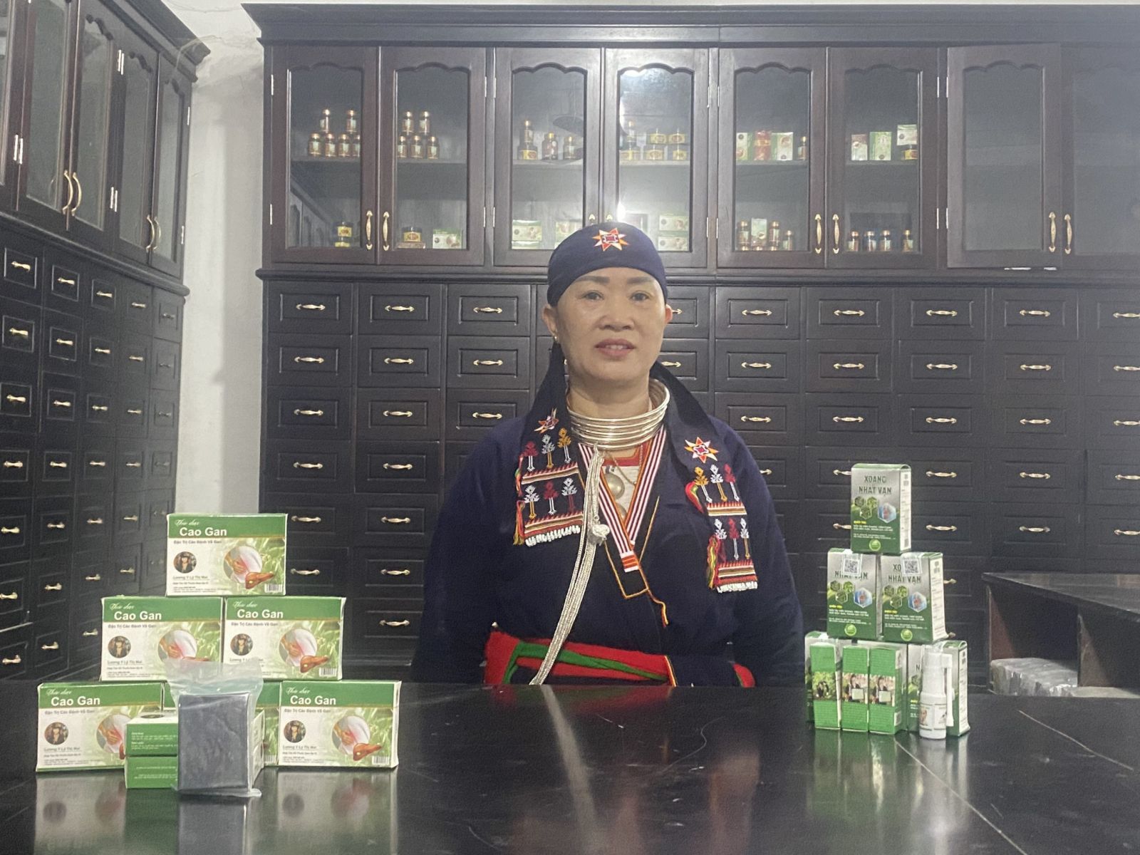 Lương y Lý Thị Mai: Người gìn giữ và phát triển HTX thuốc gia truyền của dân tộc Dao 