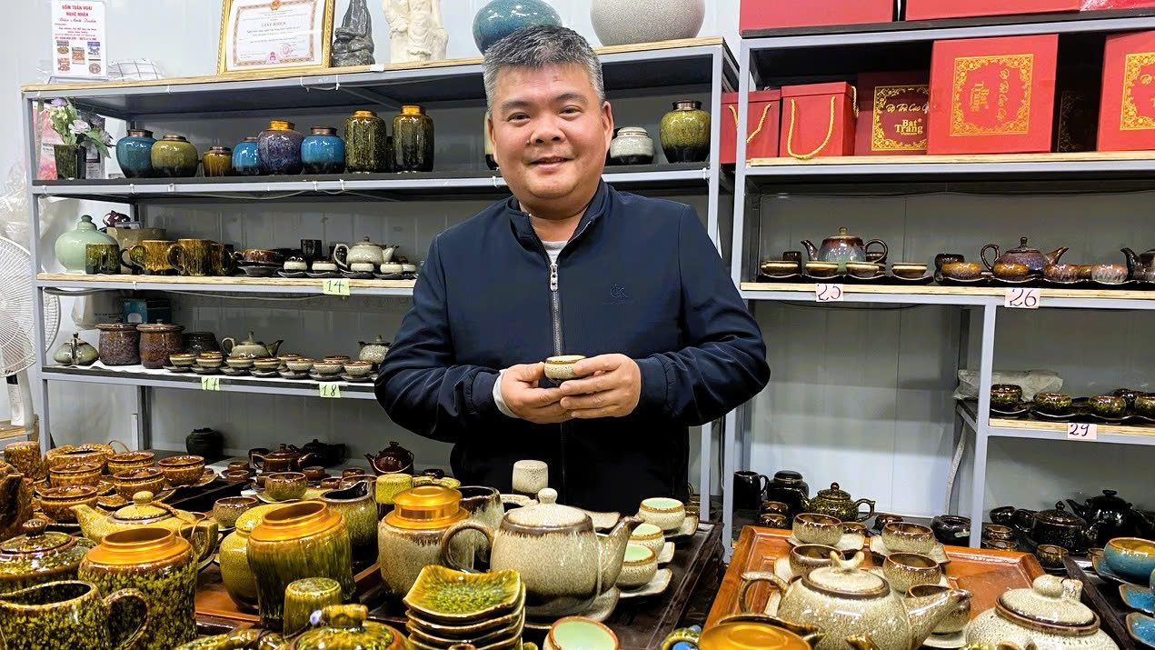  ĐÀO ANH TUẤN – THỔI HỒN LỬA VÀO GỐM KIM LAN